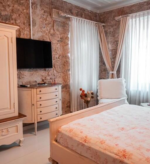 Номер Deluxe, Hoşça Kal Alaçatı