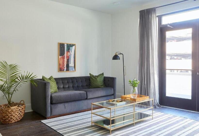 테라스 스위트, Sonder Lafayette Square