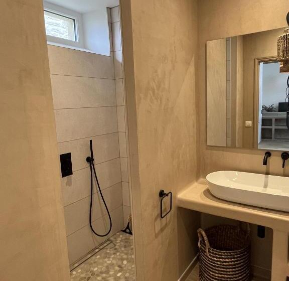 Дом 3 Спальни, Domaine Du Grand Caugy