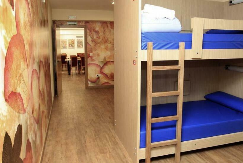 Кровать в Общей Комнате, El Albergue Del Montero