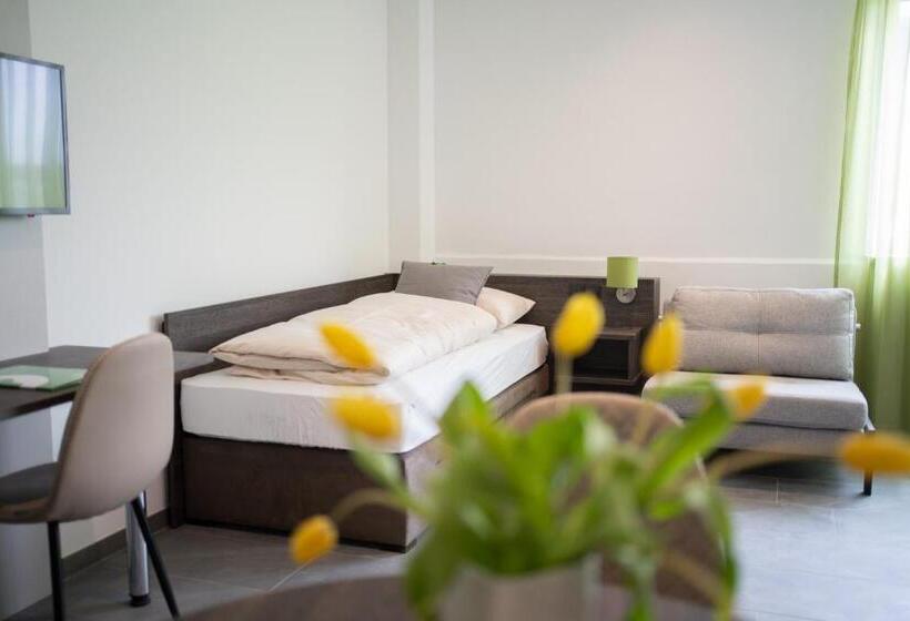 패밀리 룸, Eee Hotel Liezen