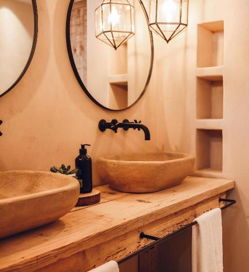 ファミリーステューディオ, Nomad Hotel   Xábia Port