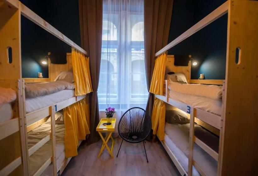 تختخواب در اتاق مشترک, Inverve Hostel