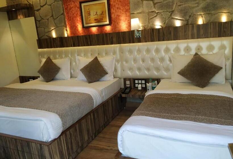 Трехместный Номер Deluxe, Hari Niwas   A Boutique Garden Resort Mount Abu