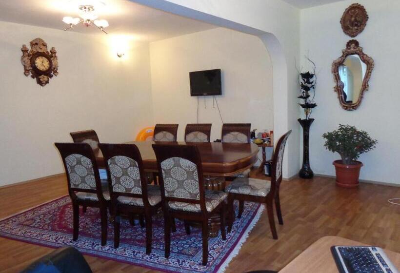 １ベッドルームアパートメント, Private House In Batumi