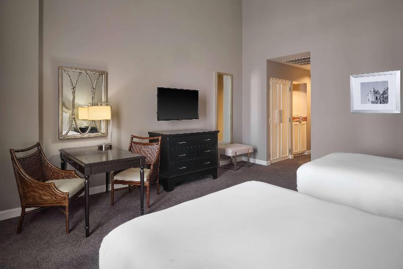 Номер Deluxe, Bristol Panama, A Registry Collection