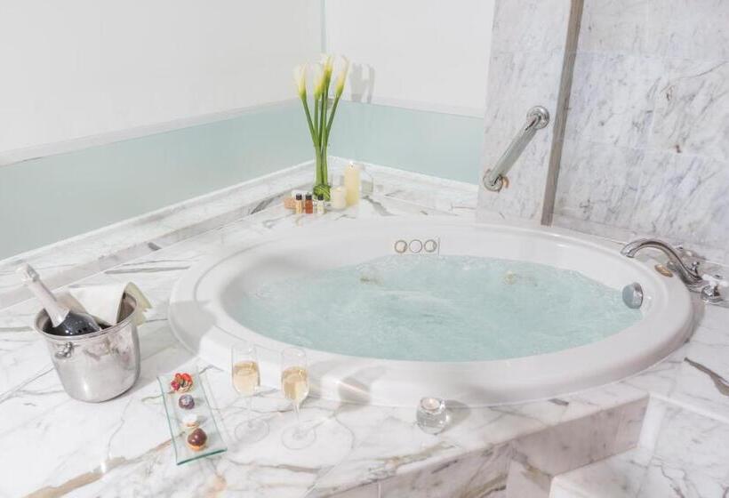Люкс Повышенной Комфортности, Delfines Hotel & Convention Center