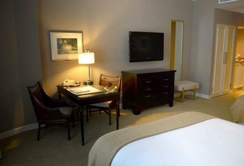 Номер Deluxe, Bristol Panama, A Registry Collection