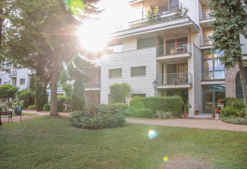 Апартаменты 1 Спальня с Балконом, The Bluedeck Wellness Apartment