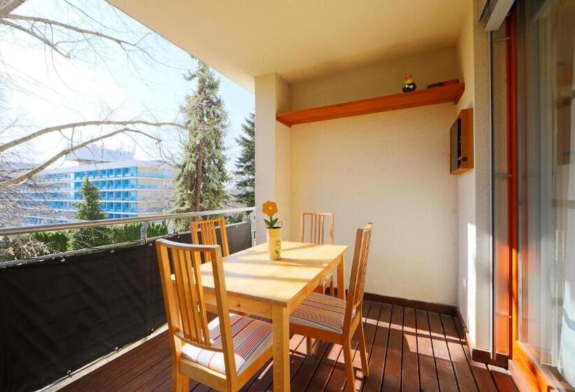 Апартаменты 1 Спальня с Балконом, The Bluedeck Wellness Apartment