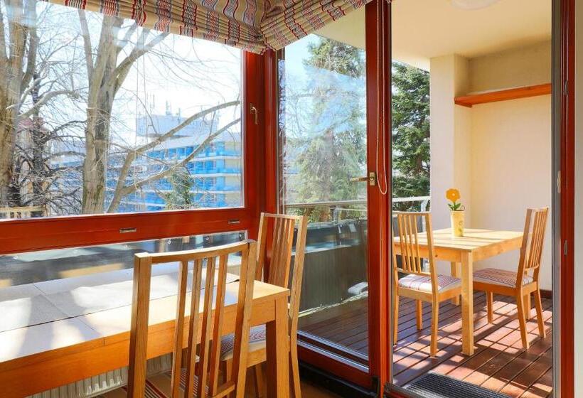 Апартаменты 1 Спальня с Балконом, The Bluedeck Wellness Apartment