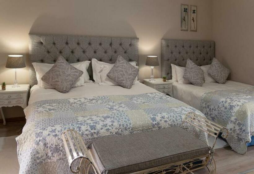 Семейный Номер, The Falls Guest House