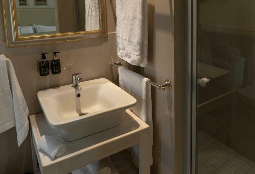 إستوديو ديلوكس, The Falls Guest House