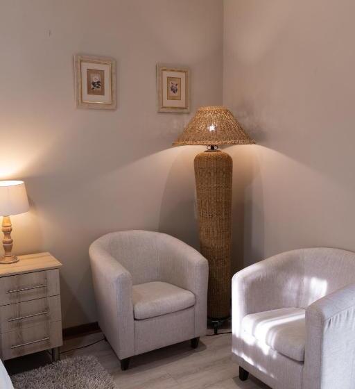 إستوديو ديلوكس, The Falls Guest House