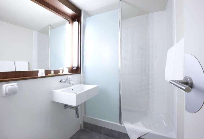 Номер Стандарт Двуспальная Кровать, Kyriad Chantilly Sud  Luzarches