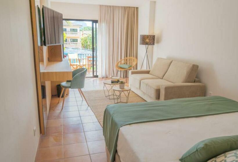 سوییت جونیور, Mon Port Hotel & Spa