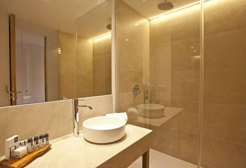 اتاق خانوادگی, Mon Port Hotel & Spa