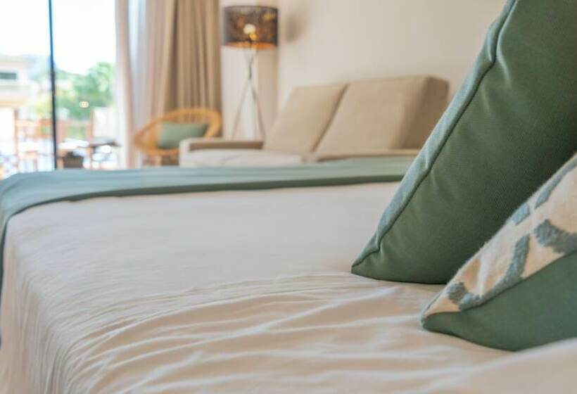 سوییت جونیور, Mon Port Hotel & Spa