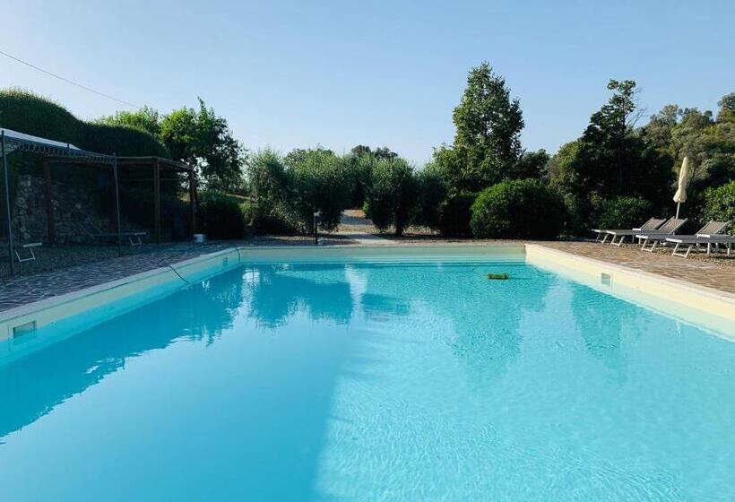 Апартаменты 3 Спальни, Tenuta Montemassi Podere Montauzzo