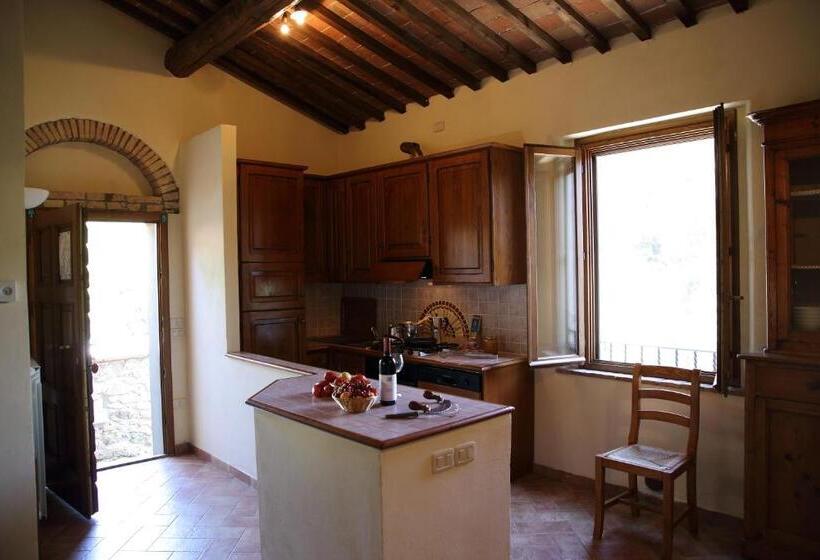 Апартаменты 3 Спальни, Tenuta Montemassi Podere Montauzzo