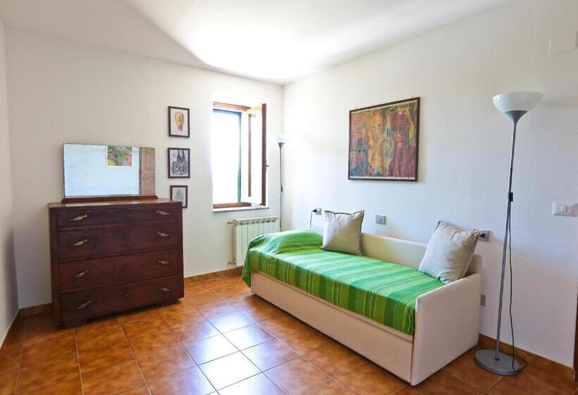 2 Bedrooms Apartment Mountain View, Agriturismo Podere Acqualoreto