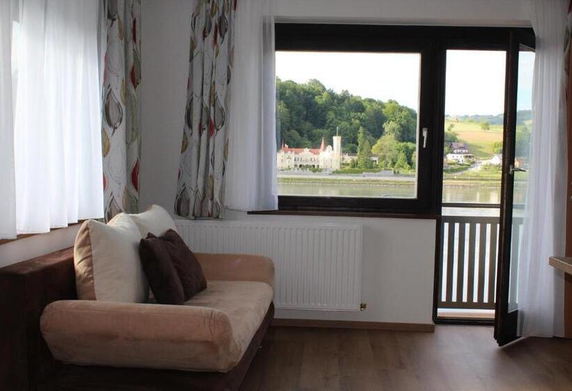 Apartamento 1 Dormitorio con Balcón, Gasthof S'schatzkastl