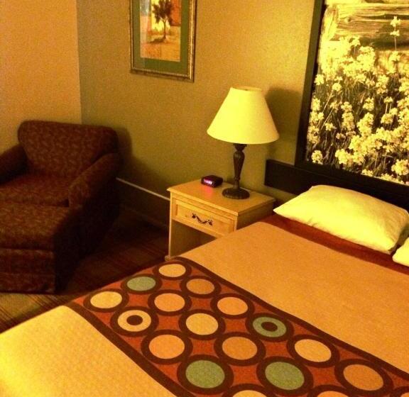 스탠다드 룸 킹사이즈 침대, Super 8 By Wyndham Idaho Falls
