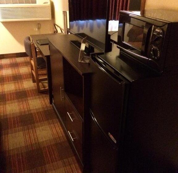 스탠다드 스튜디오, Super 8 By Wyndham Idaho Falls