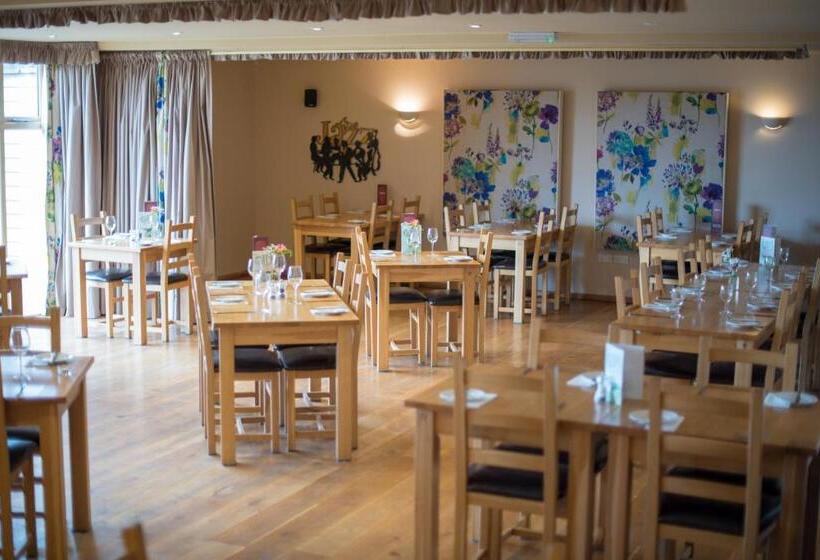Номер Стандарт Вид на Сад, The Poltimore Inn