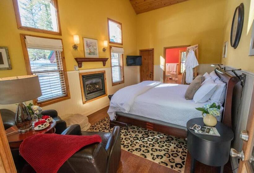 디럭스 스위트 킹 침대, Elliott House Boutique Inn