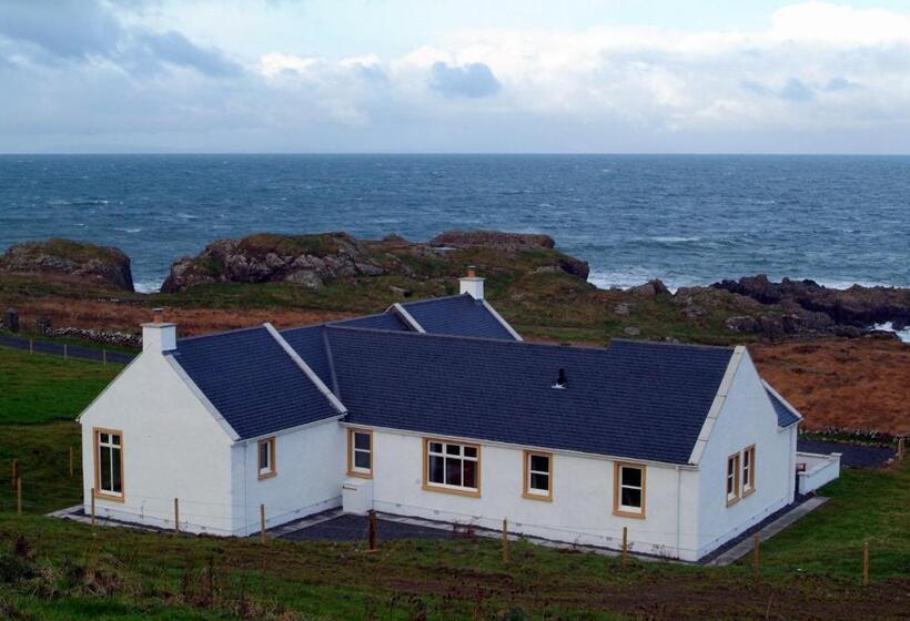 Номер Стандарт Вид на Море, Corsewall Lighthouse