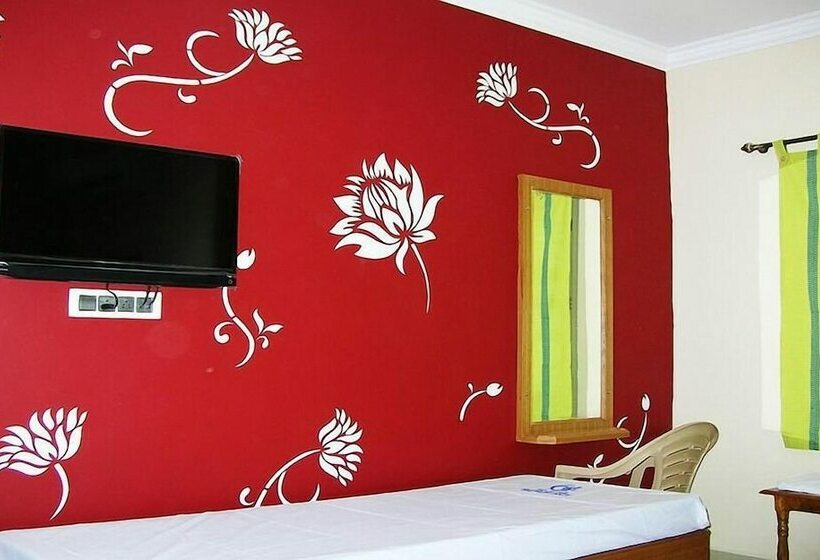 Трехместный Номер Базовый, Pujitha Residency