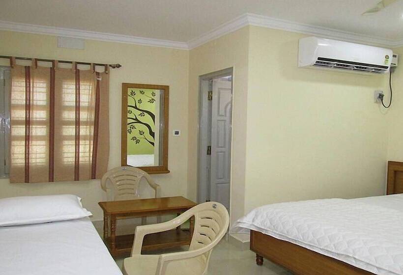 Номер Стандарт Трехместный, Pujitha Residency