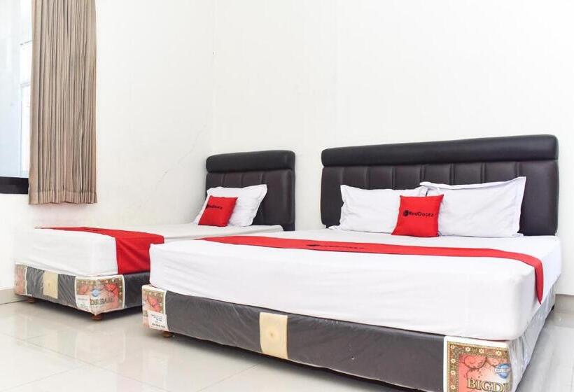 Семейный Номер, Reddoorz Near Alun Alun Wonosobo