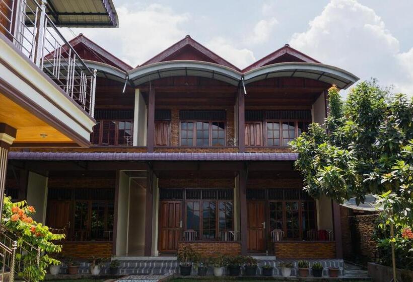 Номер Стандарт Вид на Озеро, Gokhon Guest House