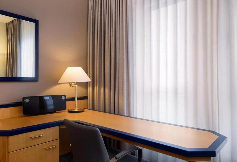 高级寓所标准房间, Hi Hotel International Hamburg