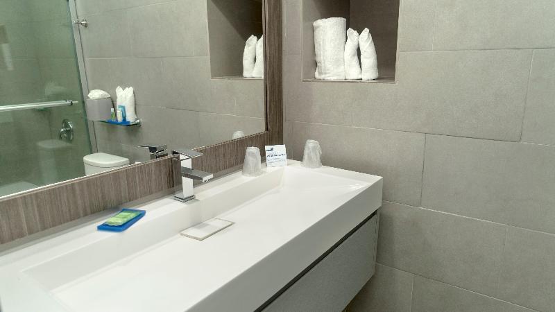 اتاق استاندارد با تخت بزرگ, Holiday Inn Express San Juan Condado, An Ihg