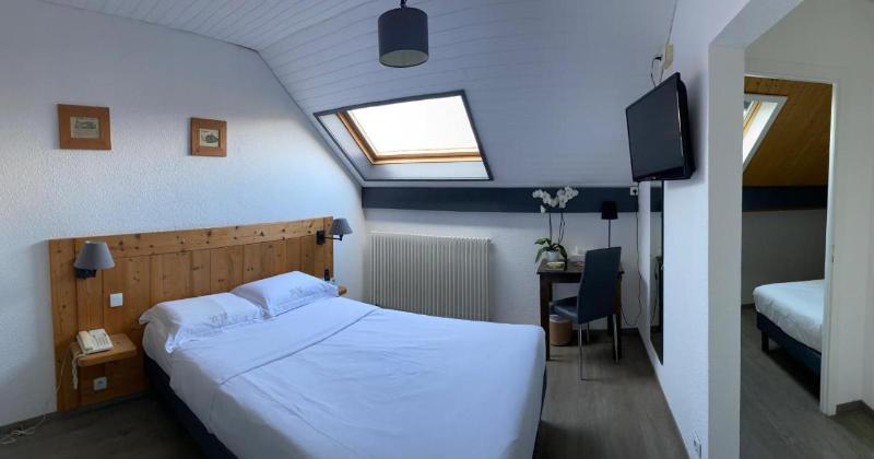 Четырехместный Номер Стандарт, Logis Hôtel Annecy Nord / Argonay