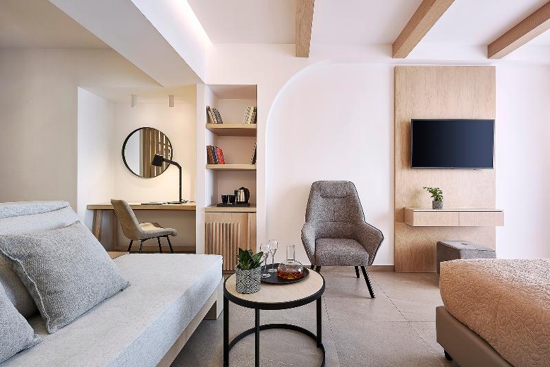 Номер Стандарт Трехместный, Logis Hôtel Annecy Nord / Argonay