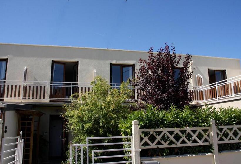 Четырехместный Номер Стандарт, Auberge Du Cheval Blanc