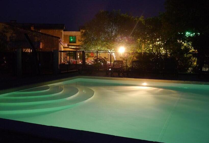 Дом 1 Спальня, Hôtel Les Persèdes