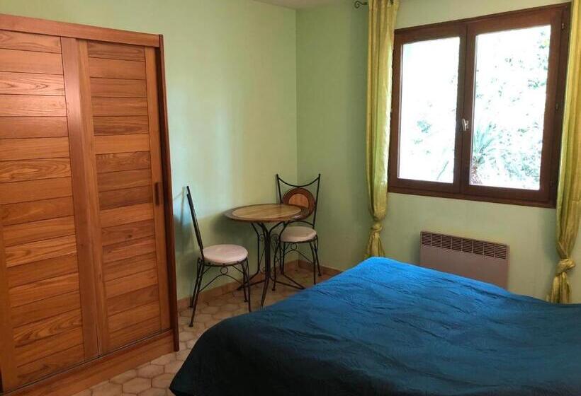 Дом 2 Спальни, Hôtel Les Persèdes