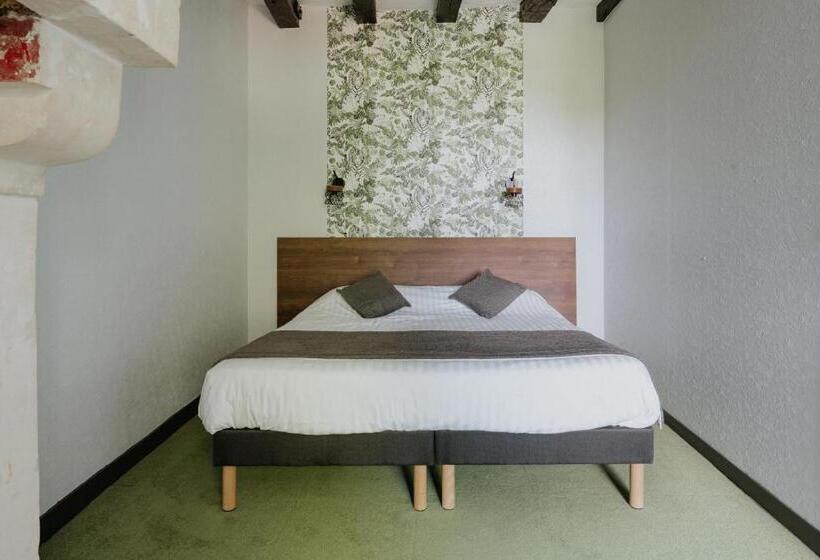 Четырехместный Номер Стандарт, The Originals Boutique, Hôtel Le George, Loches