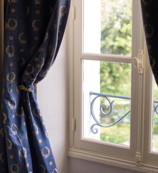 Четырехместный Номер Стандарт, The Originals Boutique, Hôtel Le George, Loches