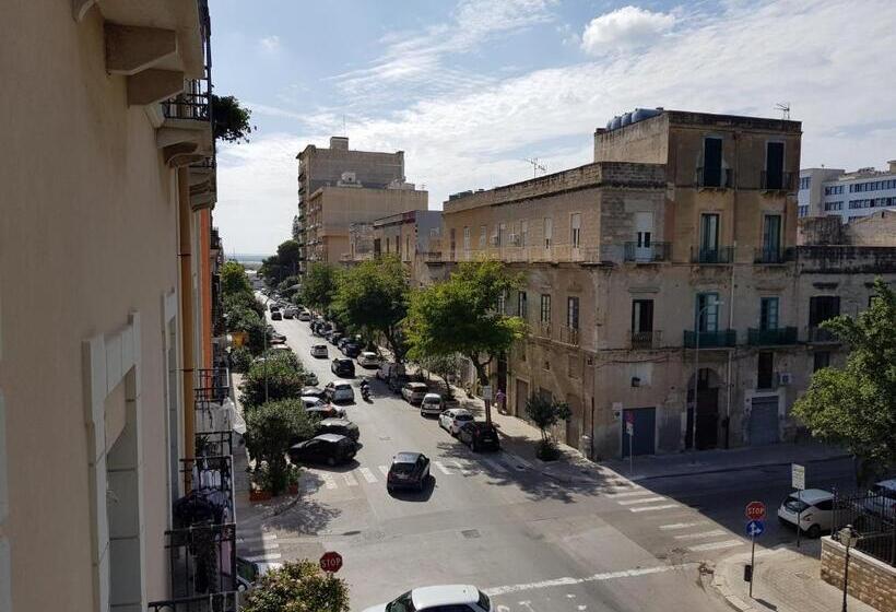 带阳台的三人标准间, B&b Trapani Mare