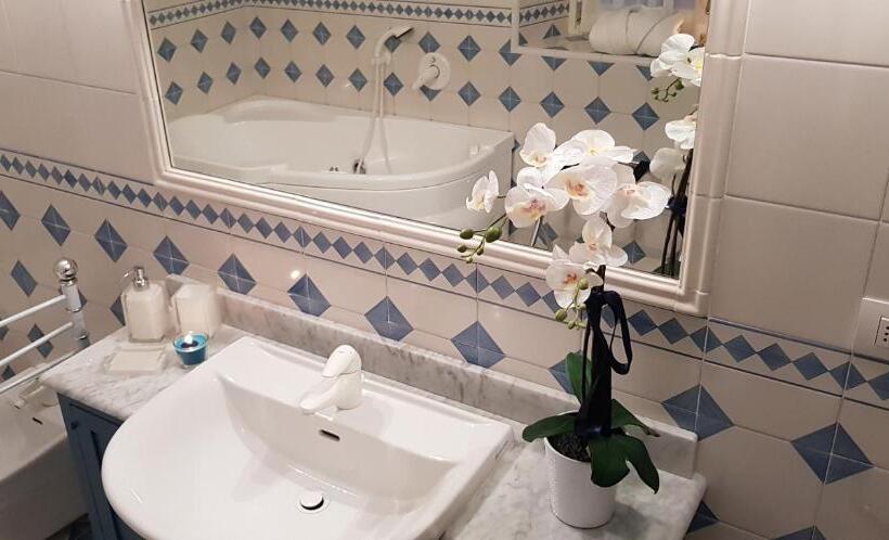 Номер Deluxe с Гидромассажем, L Americano Luxury Rooms