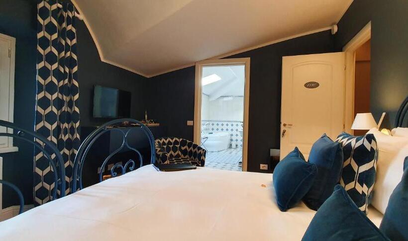 Номер Deluxe с Гидромассажем, L Americano Luxury Rooms