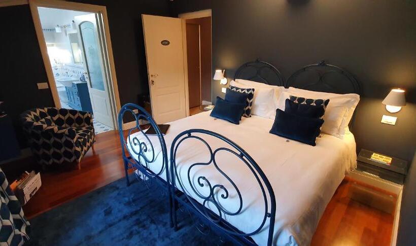 Номер Deluxe с Гидромассажем, L Americano Luxury Rooms