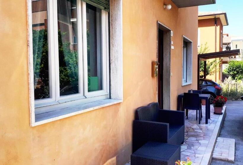 Трехместный Номер Стандарт Совместная Ванная, Casa Mafalda   Rooms, Friends And More Affittacamere   Guest House