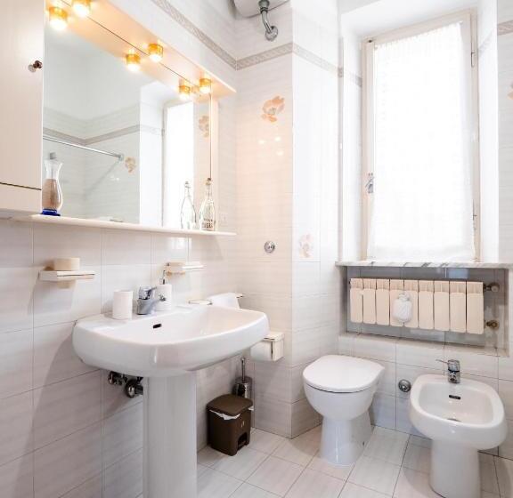 Трехместный Номер Стандарт Совместная Ванная, Casa Mafalda   Rooms, Friends And More Affittacamere   Guest House